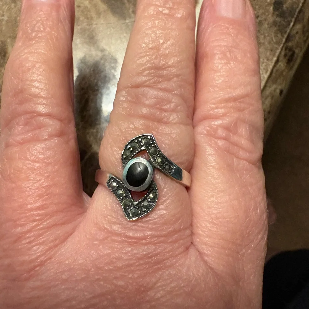 GUC stamped .925 marcasite ring size 8.5